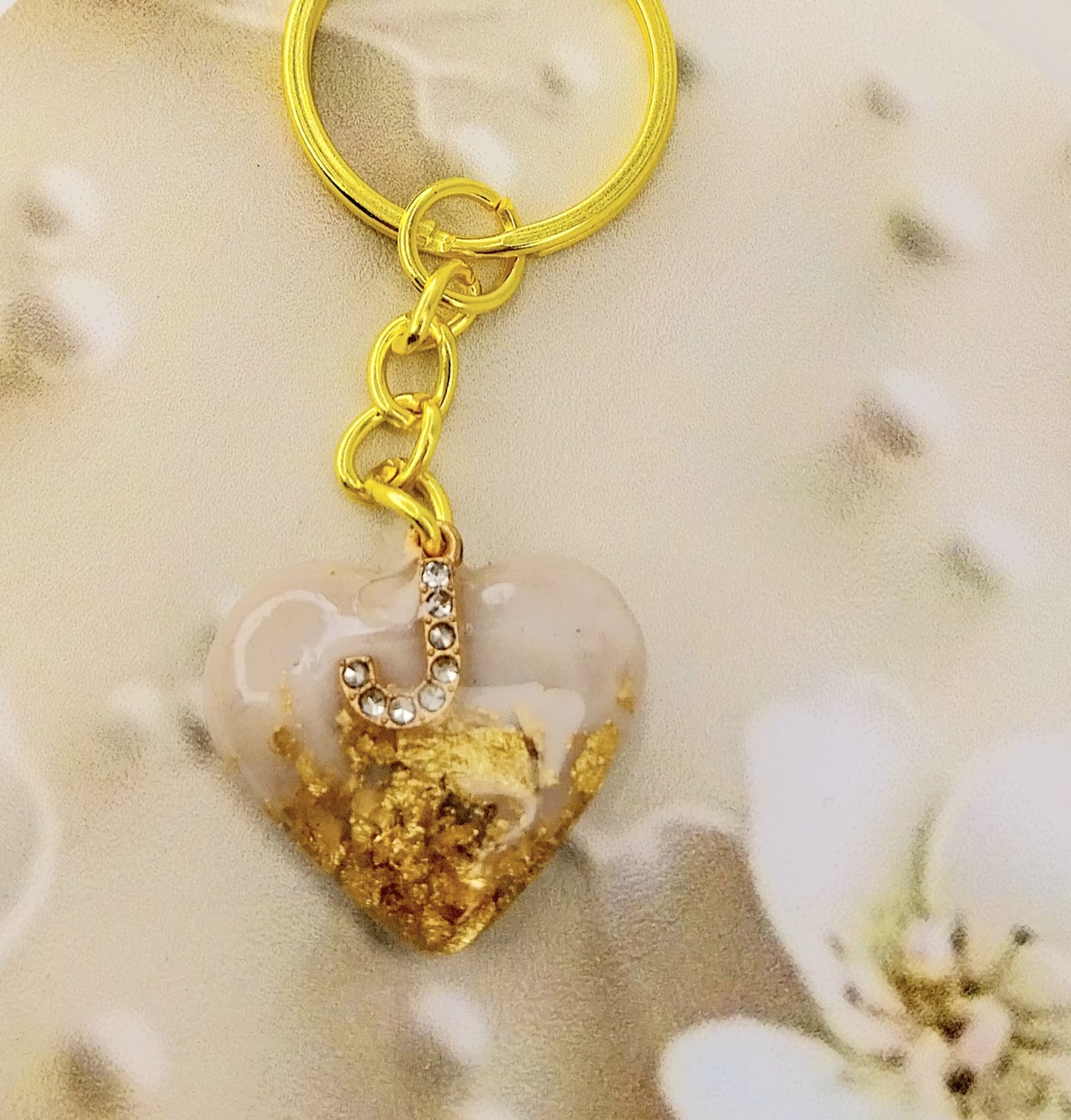 Srce s črko in kristalčki