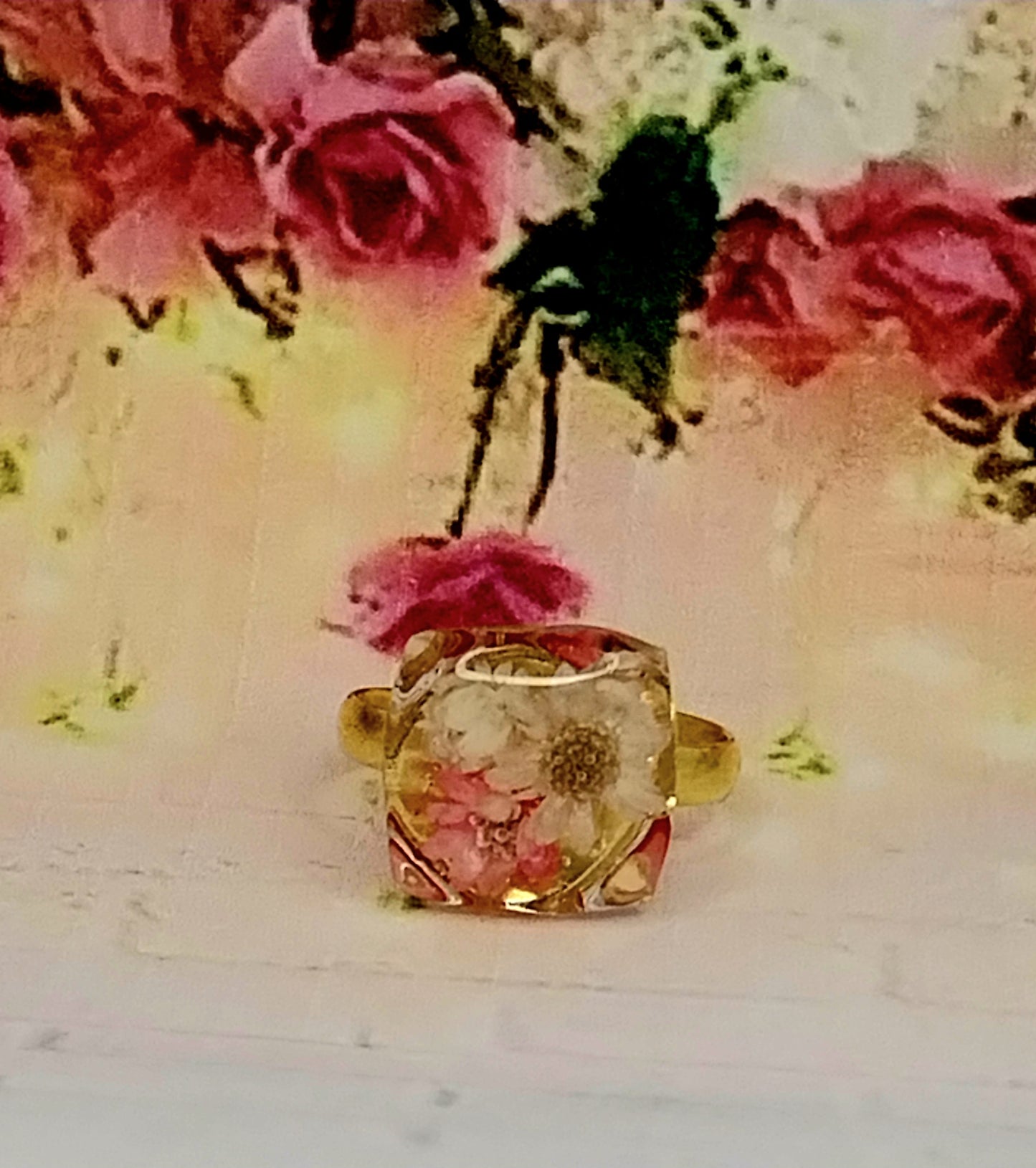 Epoksi flowers prstan s suhim cvetjem