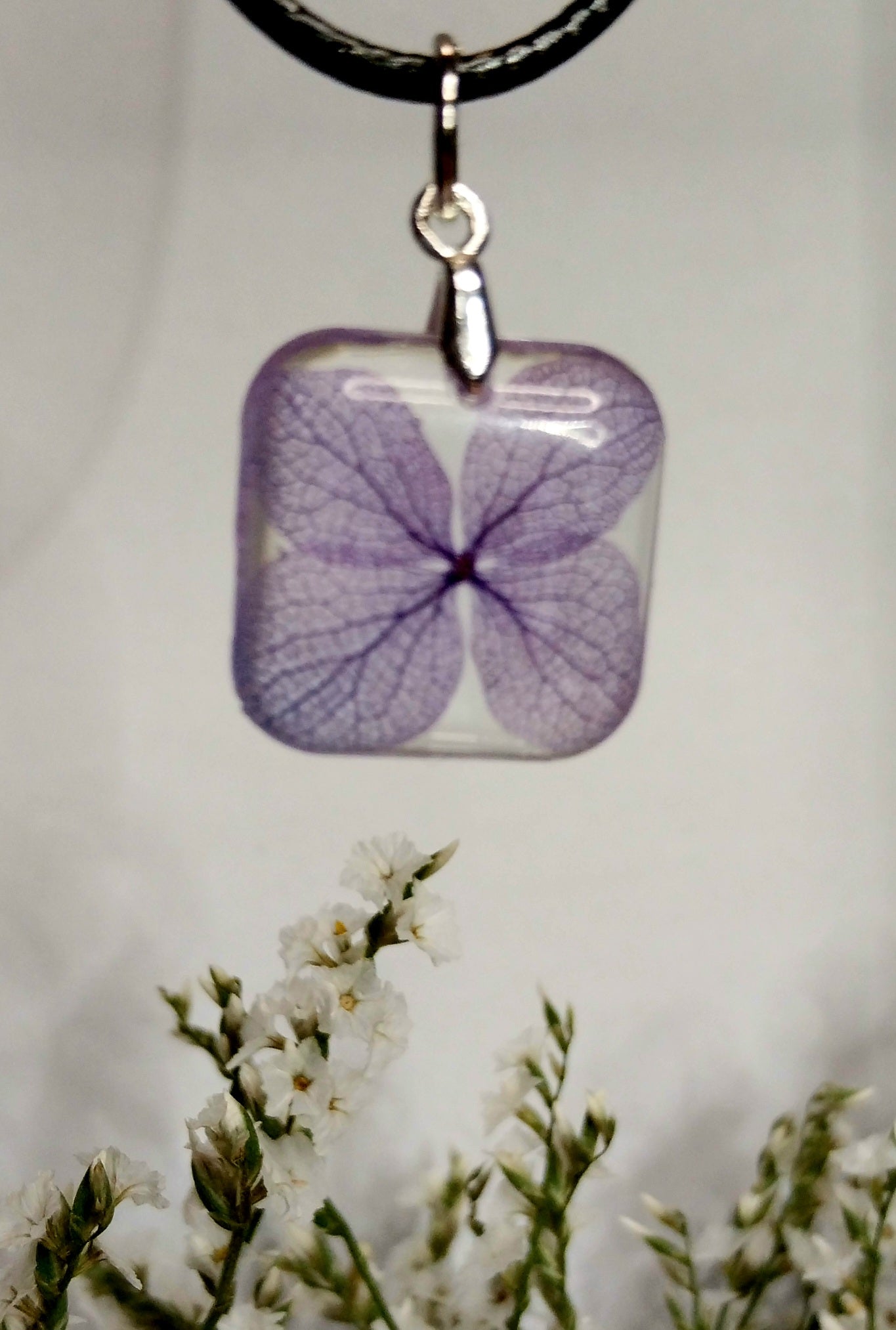 Hortenzija v kristalni smoli