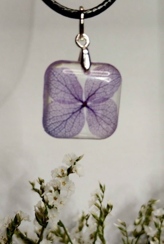 Hortenzija v kristalni smoli