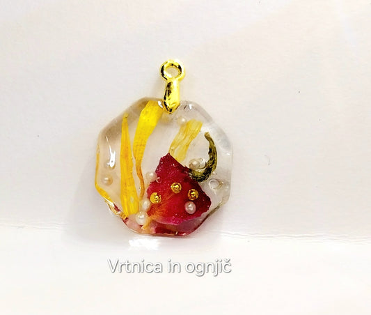 Cvet vrtnice in ognjiča