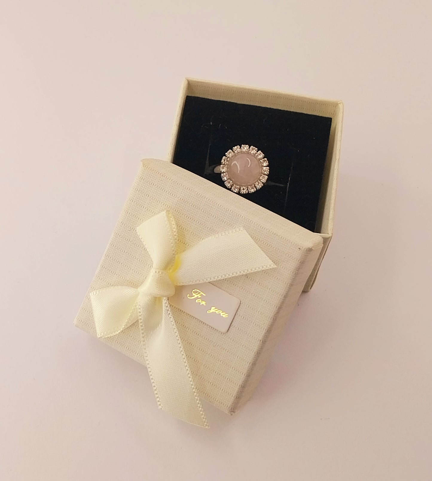 Elegantni prstan s poldragim kamnom Rose Quartz