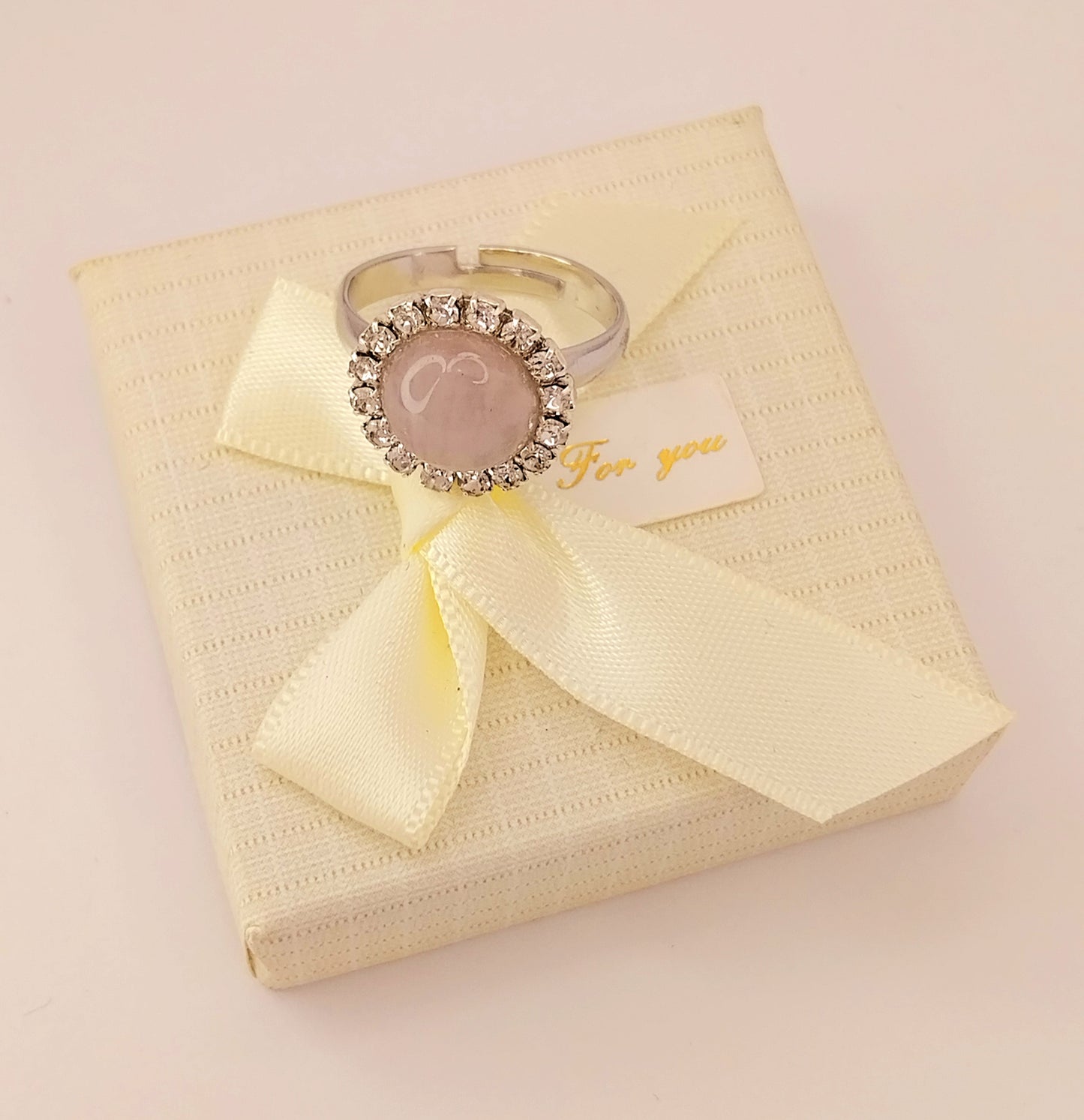 Elegantni prstan s poldragim kamnom Rose Quartz