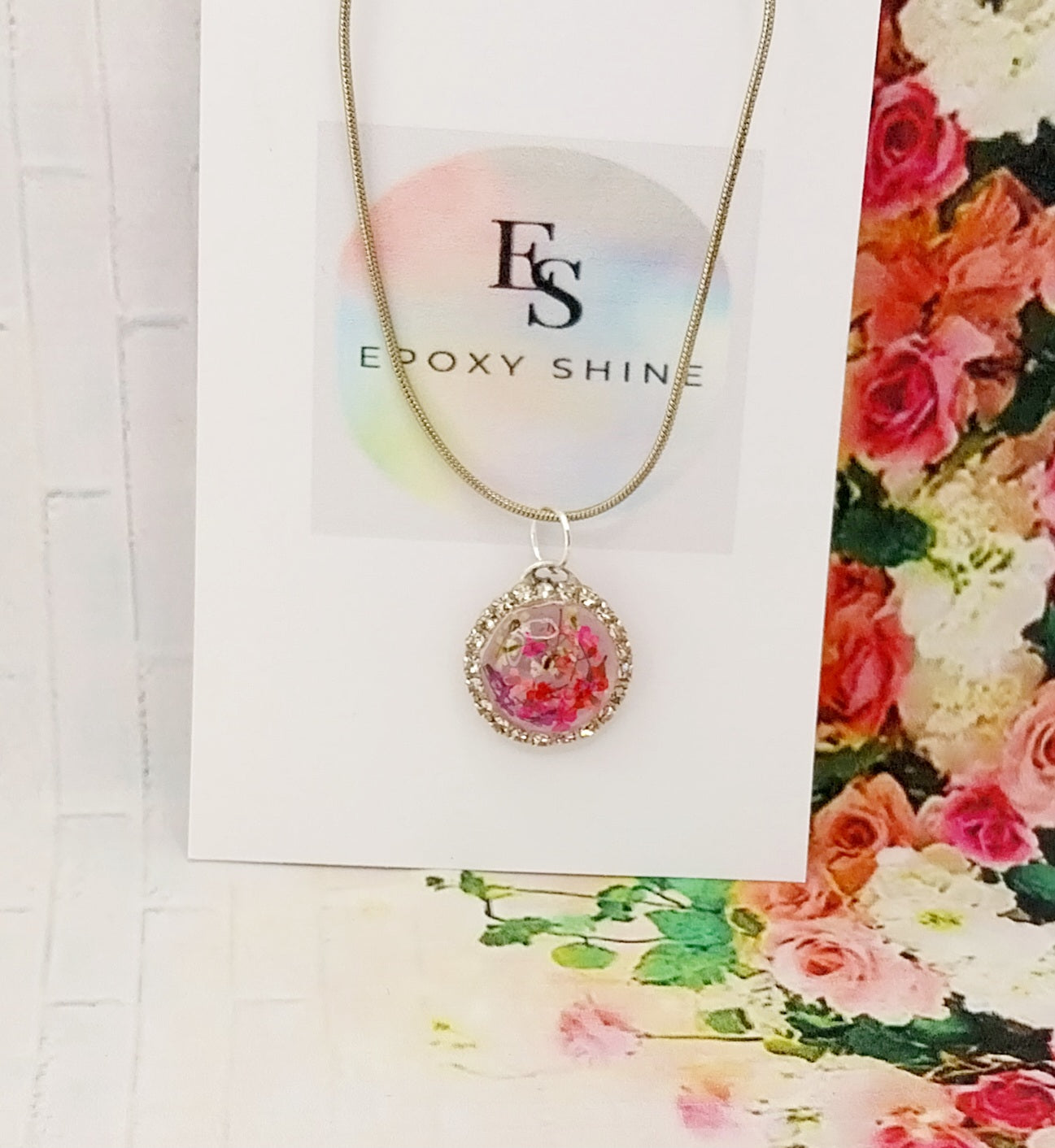 Verižica z epoksi obeskom s pravimi cvetovi