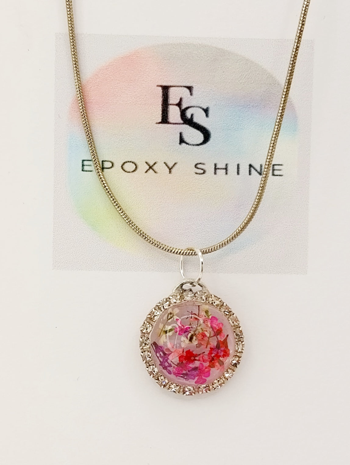 Verižica z epoksi obeskom s pravimi cvetovi